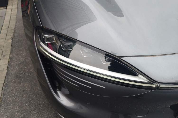 Used Hima Luxeed R7 2024 All-Electric 802 km Max Right Front Headlight