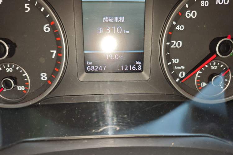 Used Volkswagen Tiguan 2013 1.8 TSI Automatic All-Wheel Drive Luxury Model Odometer Close Up