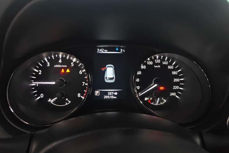 Used Nissan X-Trail 2023 Classic 2.0L Two-Wheel Drive Smart Connect Premium Edition
