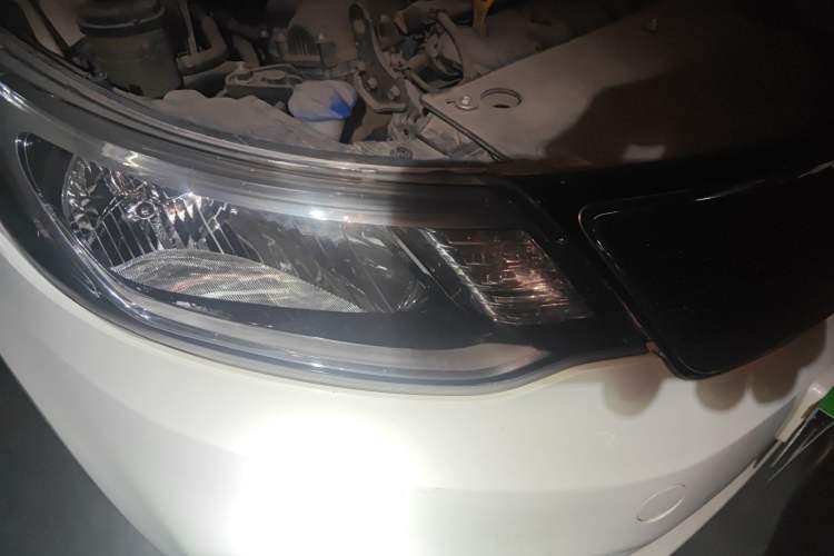 Used Kia K2 2015 Sedan 1.4L MT GLS Right Front Headlight
