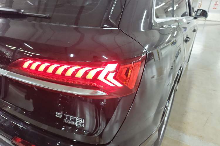 Used Audi Q7 2023 45 TFSI quattro S line Sport model
