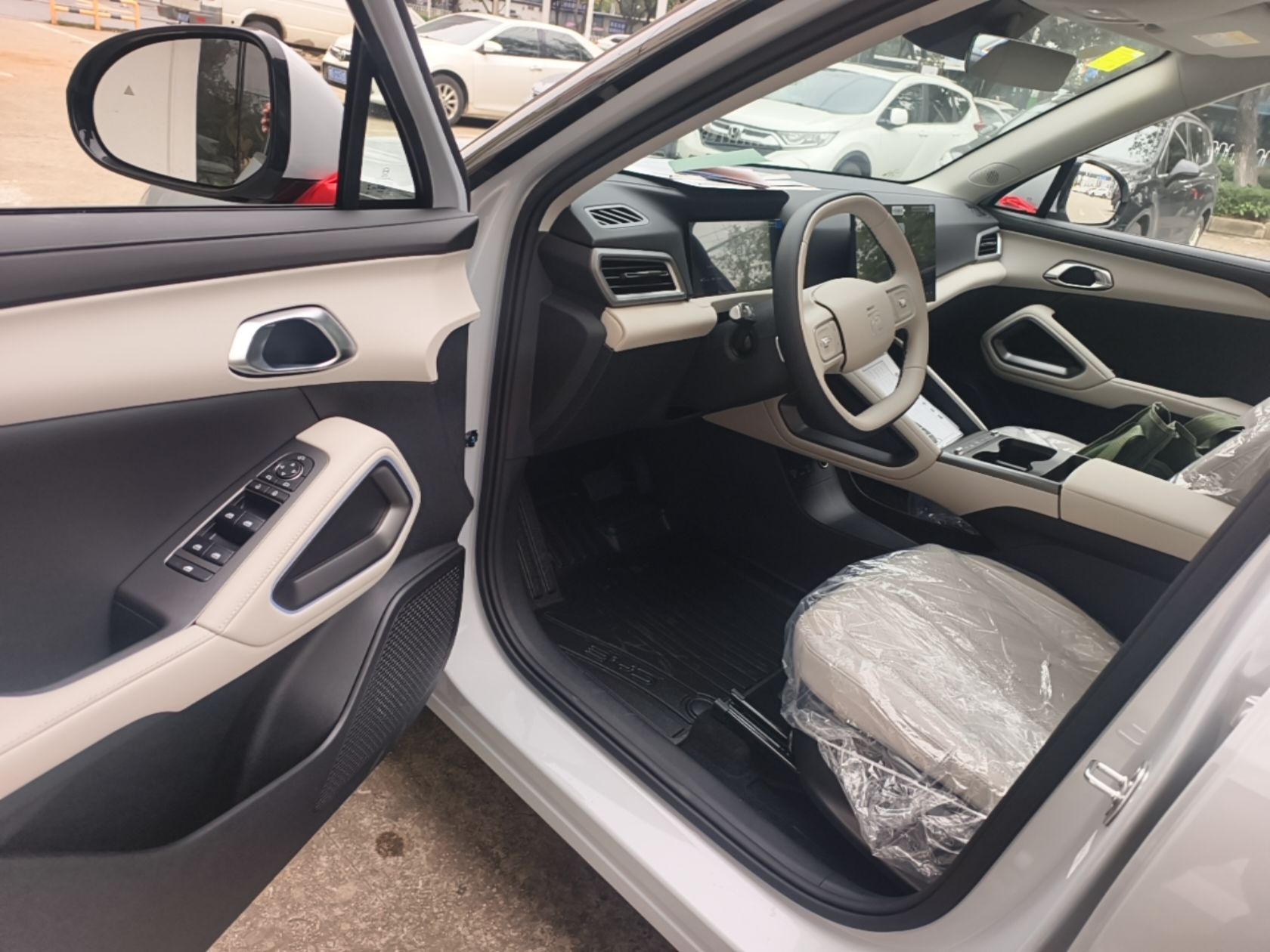 BYD Yuan UP 2027 Model Flying Edition 401KM Vitality Version — снимка 18