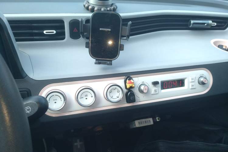 Used Wuling Hongguang MINIEV 2021 Macaron Premium Model – Lithium Iron Phosphate Audio And AC Panel