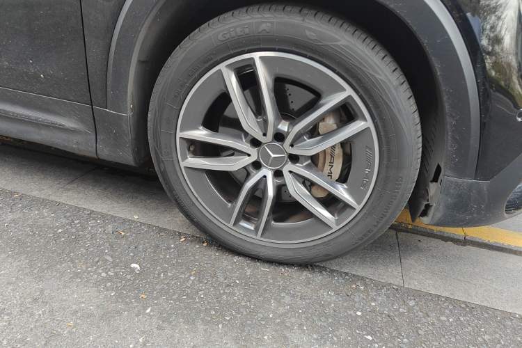 Used Mercedes-Benz GLB AMG 2022 AMG GLB 35 4MATIC Right Front Wheel Hub