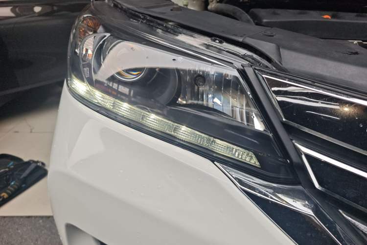 Used Honda Accord 2015 2.0L LX Comfort Edition Right Front Headlight