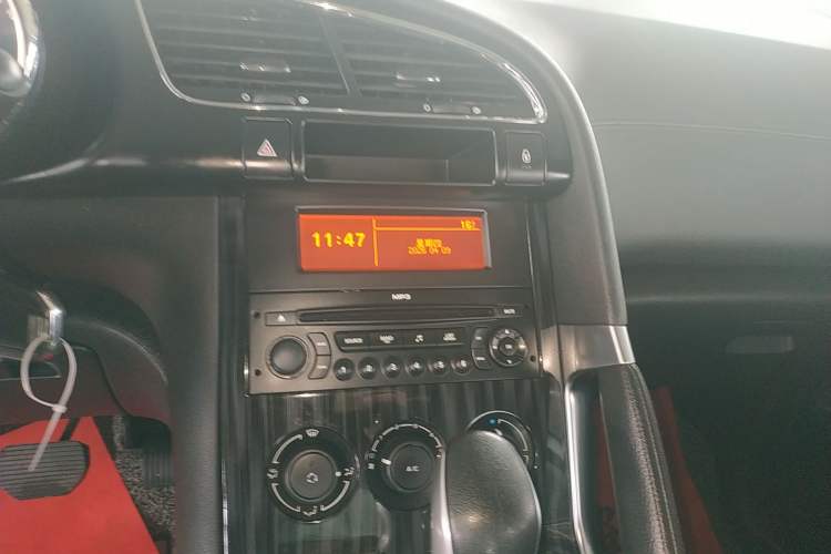 Used Peugeot 3008 2015 2.0L Automatic Classic Edition Audio And AC Panel