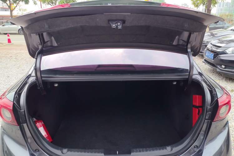 Used Mazda 3 Axela 2017 Sedan 1.5L Automatic Luxury Model China VI Standard