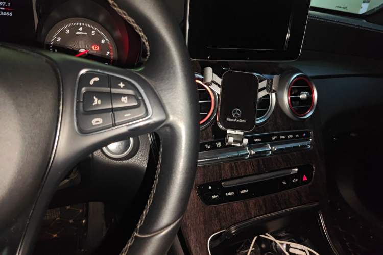 Used Mercedes-Benz GLC 2019 GLC 260 L 4MATIC Dynamic Model Audio And AC Panel