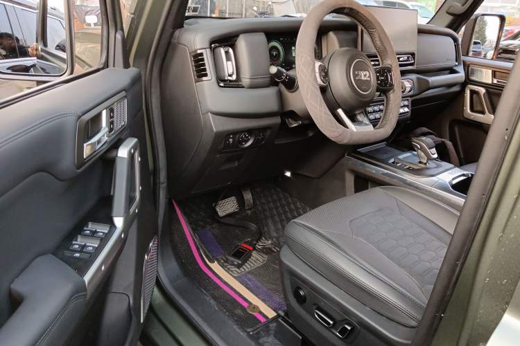 Used 212 T01 2024 2.0T Mechanic
