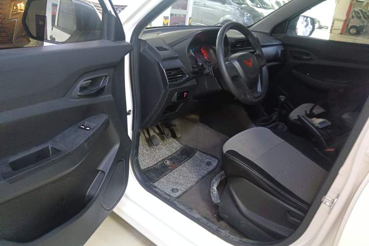 Used Wuling Hongguang 2021 1.5L Revised S Base Version with Electric Power Steering LAR