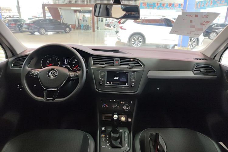 Used Volkswagen Tiguan L 2018 330TSI Automatic Two-Wheel Drive Luxury Edition Center Console