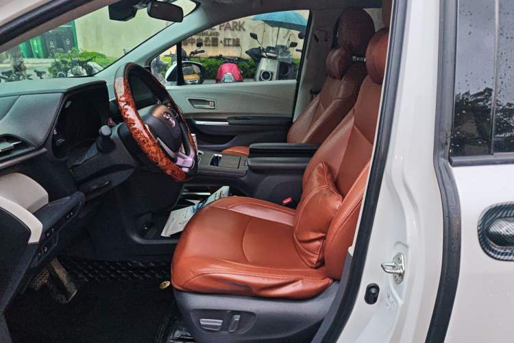 Used Toyota SIENNA 2023 2.5L Hybrid Comfort Edition Left Front Seat