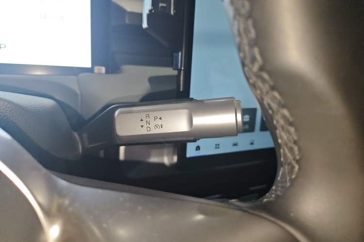 Used AION Y 2023 Plus 610 Enjoy Edition Gear Lever