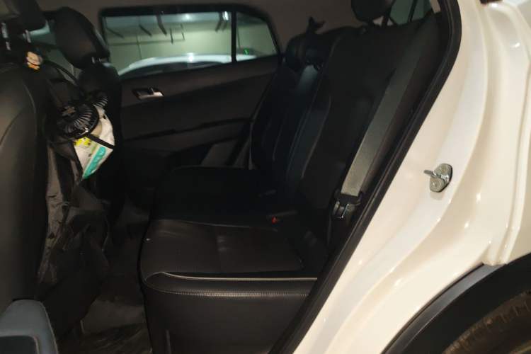 Used Hyundai ix25 2015 1.6L Automatic Two-Wheel Drive Smart GLS Trim Interior 4