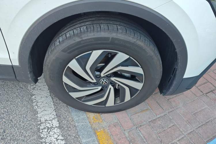 Used Volkswagen Tiguan L 2025 Model, Outstanding Version, 300TSI Automatic Two-Wheel Drive Longteng Edition