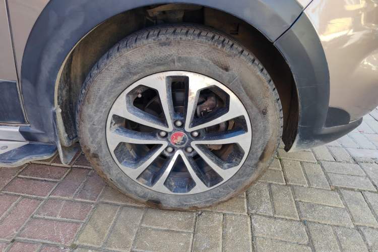 Used FORTHING Joyear X5 2013 1.6L Manual Luxury Model China V Standard
