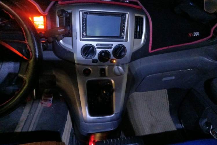 Used Nissan NV200 2013 1.6L Luxury Model China IV Standard