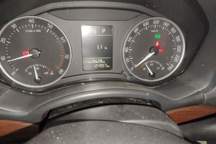 Used Skoda Octavia 2013 1.6L Automatic Yijie Edition Odometer Close Up