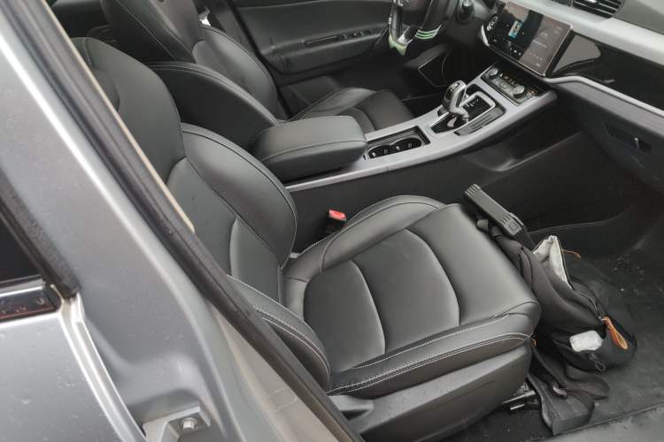 Used Geely Auto Emgrand X7 Sport 2021 Million Edition 1.8TD DCT Two-Wheel Drive Comfort Model Right Front Seat