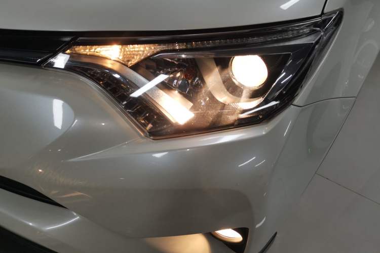 Used Toyota RAV4 2019 2.0L CVT Two-Wheel Drive Pioneer Edition China V Standard
