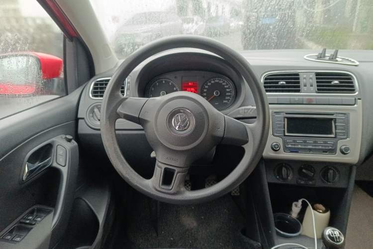 Used Volkswagen Polo 2011 1.6L Manual ZhiShang Edition Steering Wheel