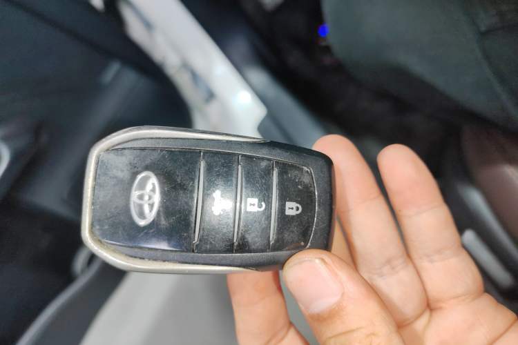 Used Toyota Reiz 2013 2.5V Elite Edition Vehicle Key