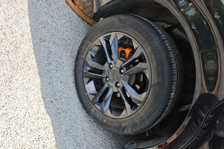 Used Dongfeng Aeolus Yixuan 2023 Mach Edition 1.5L Automatic Chasing Wind Version Right Rear Wheel Hub