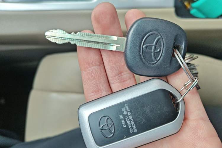 Used Toyota Highlander 2012 2.7L Two-Wheel Drive 7-Seater Luxury Edition
