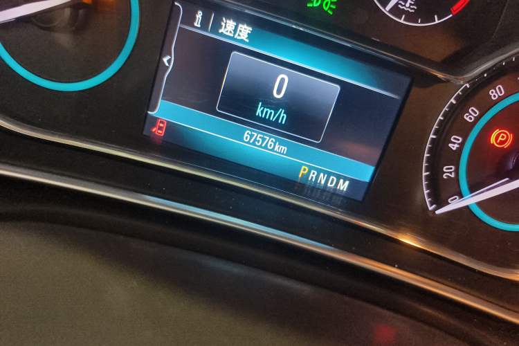 Used Buick Regal 2014 2.0L Elite Fashion Edition Odometer Close Up