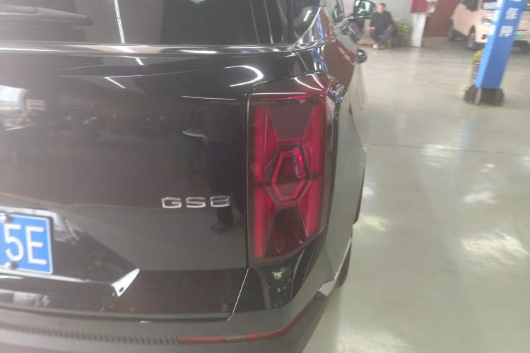 Used GAC Trumpchi GS8 2025 Linghang Series 2.0 TGDI Two-Wheel-Drive Luxury Edition 5 Seats Right Rear Taillight