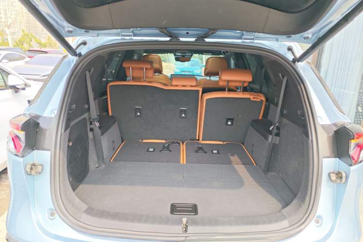 Used BYD Tang New Energy 2023 DM-i Champion Edition 112KM Prestige Model Trunk