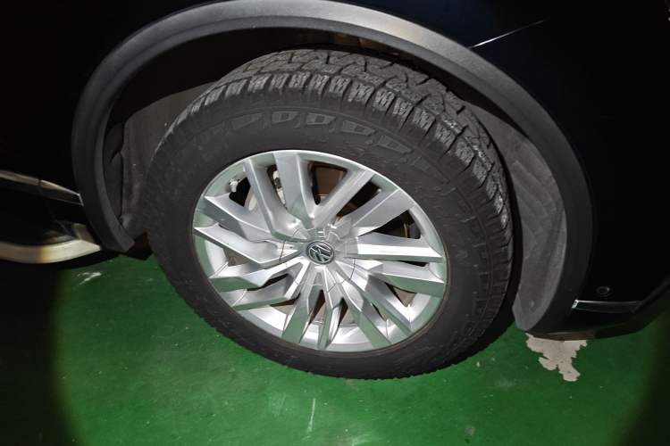 Used Volkswagen Touareg 2019 2.0TSI Ruiyi Edition China VI Standard Right Front Wheel Hub