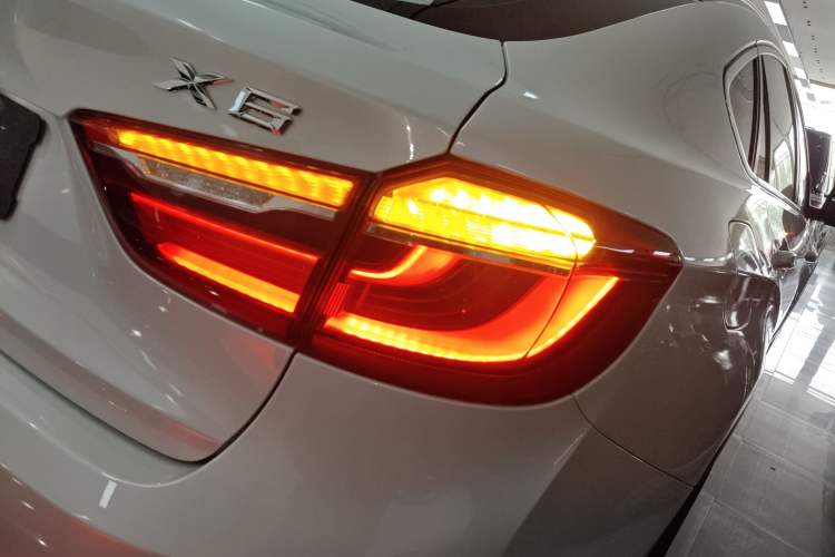 Used BMW X6 2015 xDrive35i Leading Model Exterior 3