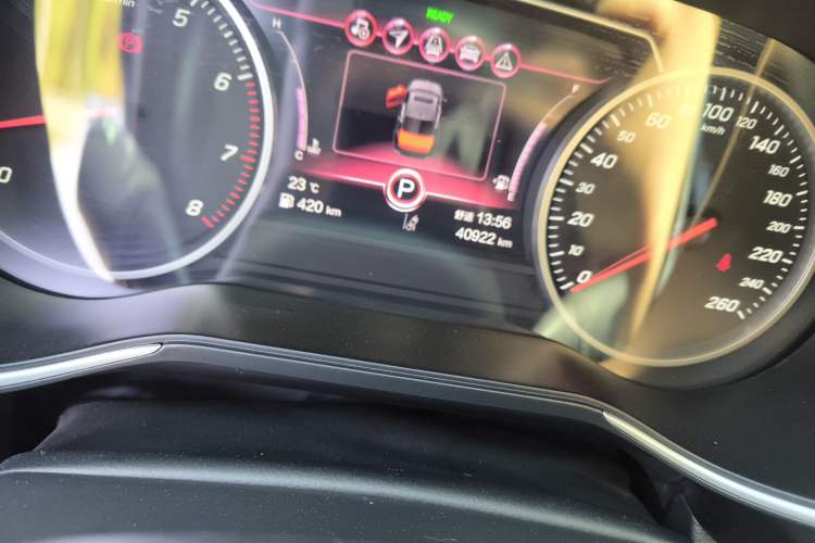 Used Hongqi H5 2022 Classic Model Facelift 1.8T Automatic Smart Connect Flagship Edition Odometer Close Up