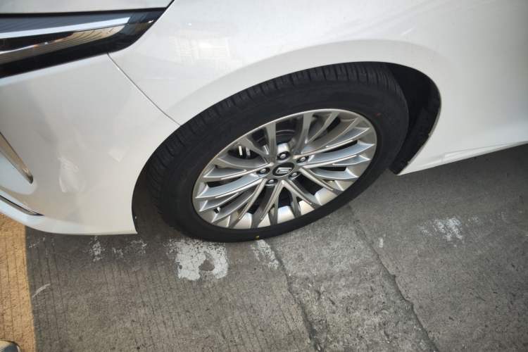 Used Bestune B70 2022 Third Generation 1.5T Automatic Enjoyment Version Left Front Wheel Hub