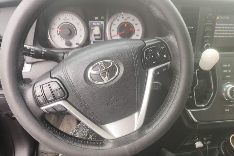 Used Toyota SIENNA 2018 3.5L 2WD Limited 7-Seater Canadian Version
