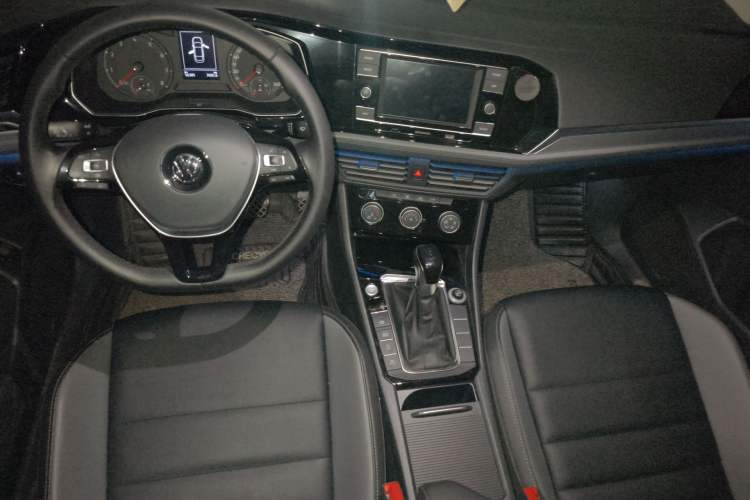 Used Volkswagen Sagitar 2020 200TSI DSG Comfort Version China VI Standard Center Console