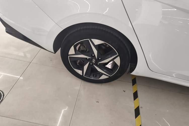 Used Hyundai Elantra 2022 1.5L CVT GLX Elite Edition Right Rear Wheel Hub