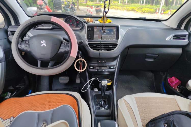 Used Peugeot 2008 2014 1.6L Automatic Fashion Edition Center Console