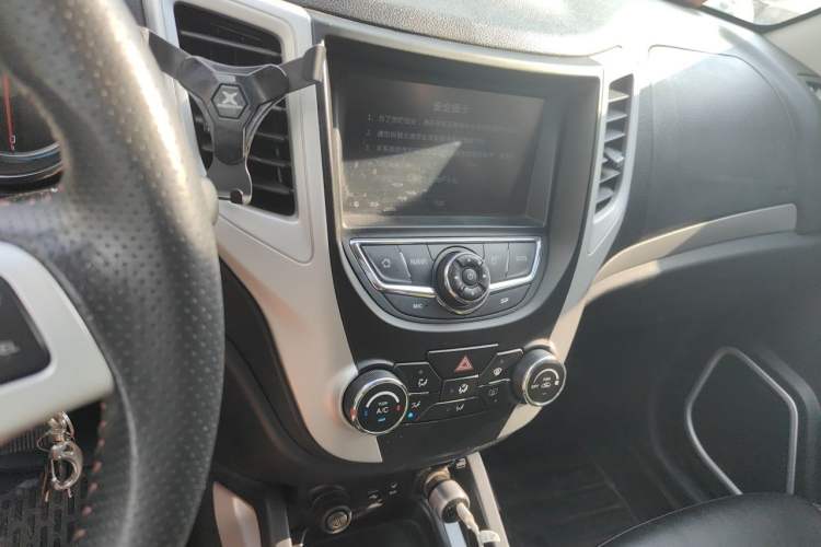 Used CHANGAN CS35 2015 1.6L Automatic Luxury Model China V Standard
