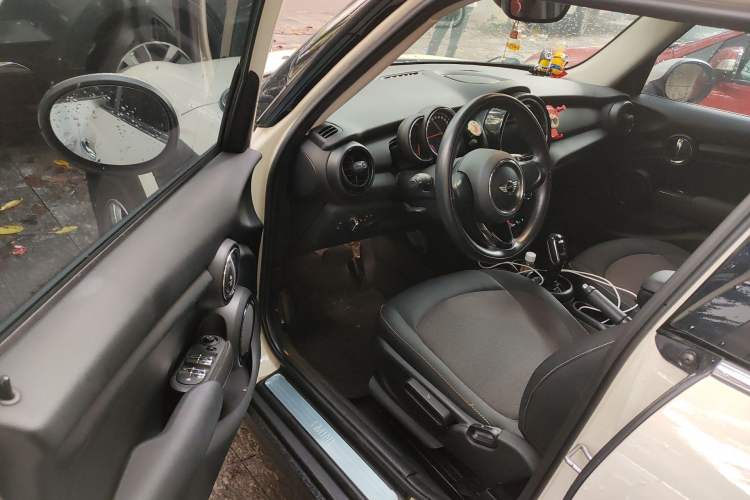 Used MINI 2018 1.5T ONE Five-Door Edition Driver Seat