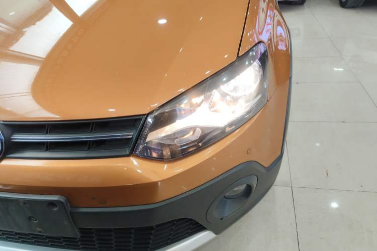 Used Volkswagen Polo 2016 1.6L Cross Polo Automatic Left Front Headlight