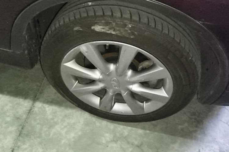 Used Infiniti QX50 2015 2.5L Enjoyment Edition Right Front Wheel Hub