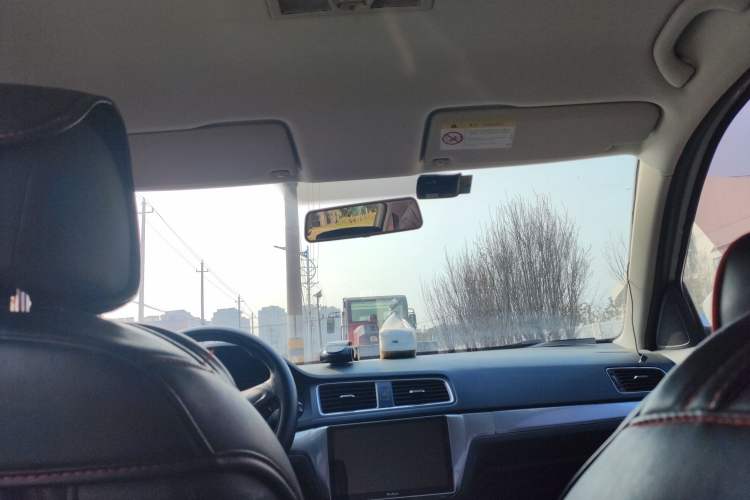 Used Volkswagen Gran Lavida 2015 1.6L Manual Fashion Edition
