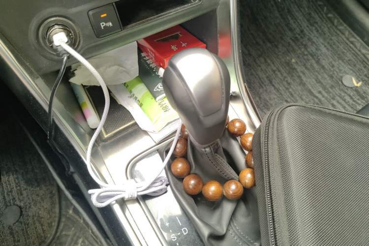 Used BYD Song 2016 2.0TID Automatic Prestige Edition Gear Lever