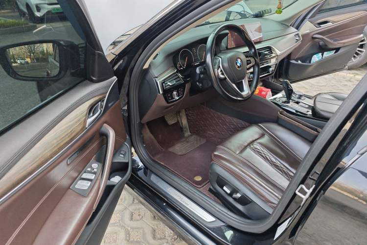 Used BMW 5 Series 2019 530Li Leading Model Luxury Package Driver Seat