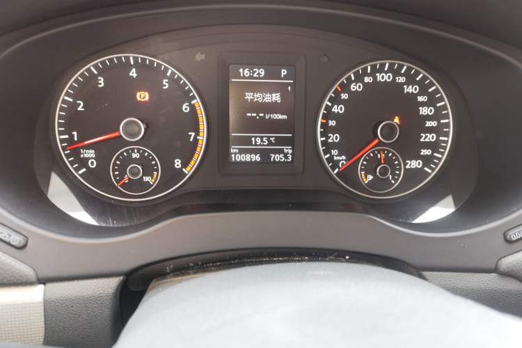 Used Volkswagen Sagitar 2014 Revised Version 1.4TSI Automatic Luxury Edition Odometer Close Up