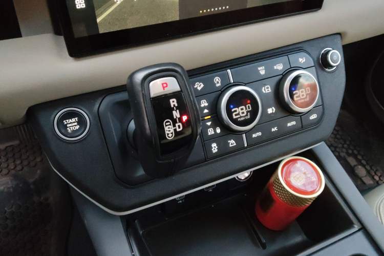 Used Land Rover Defender 2022 90 3.0T P400 XS Gear Lever