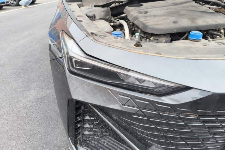 Used CHANGAN UNI-V 2023 1.5T Prestige Model Right Front Headlight