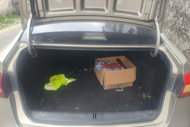 Used Roewe 360 2015 1.5L Manual Luxury Edition Trunk